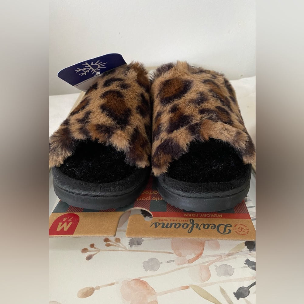 22._Beautiful fluffy Faux Fur slide Sandals Size Medium Listing